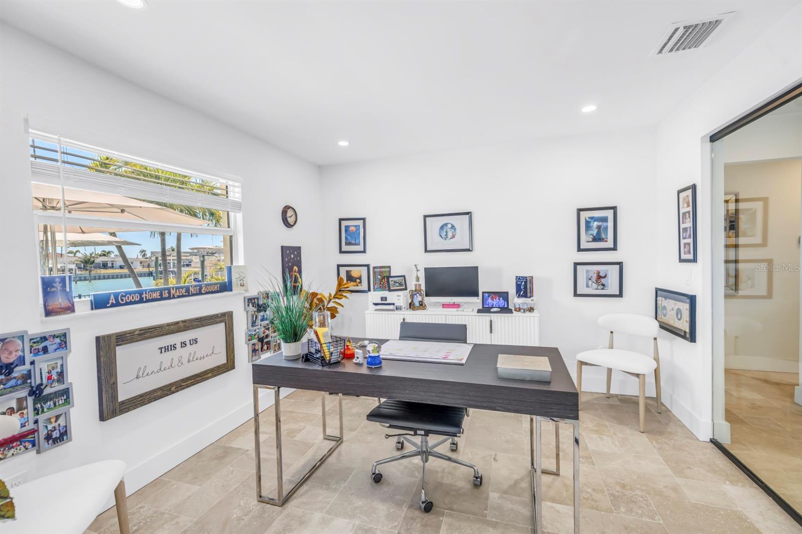 Listing photo id 29 for 795 Capri Boulevard