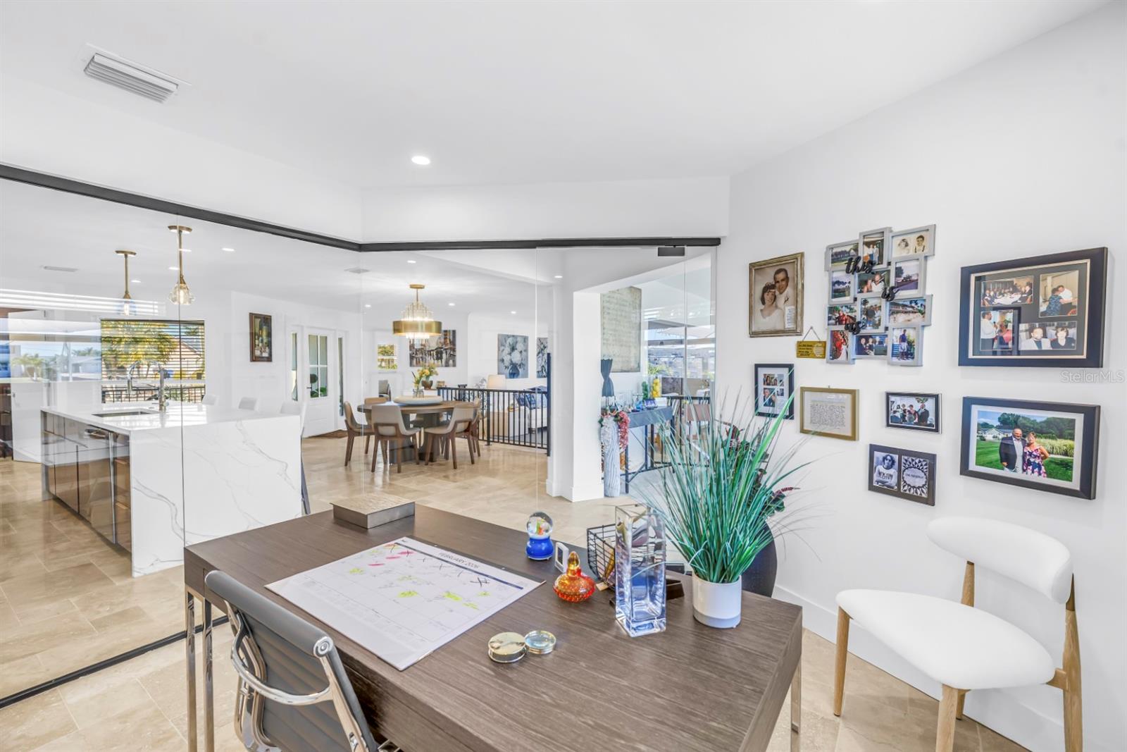 Listing photo id 30 for 795 Capri Boulevard