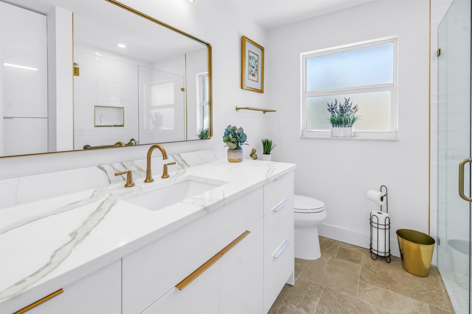 Listing photo id 36 for 795 Capri Boulevard