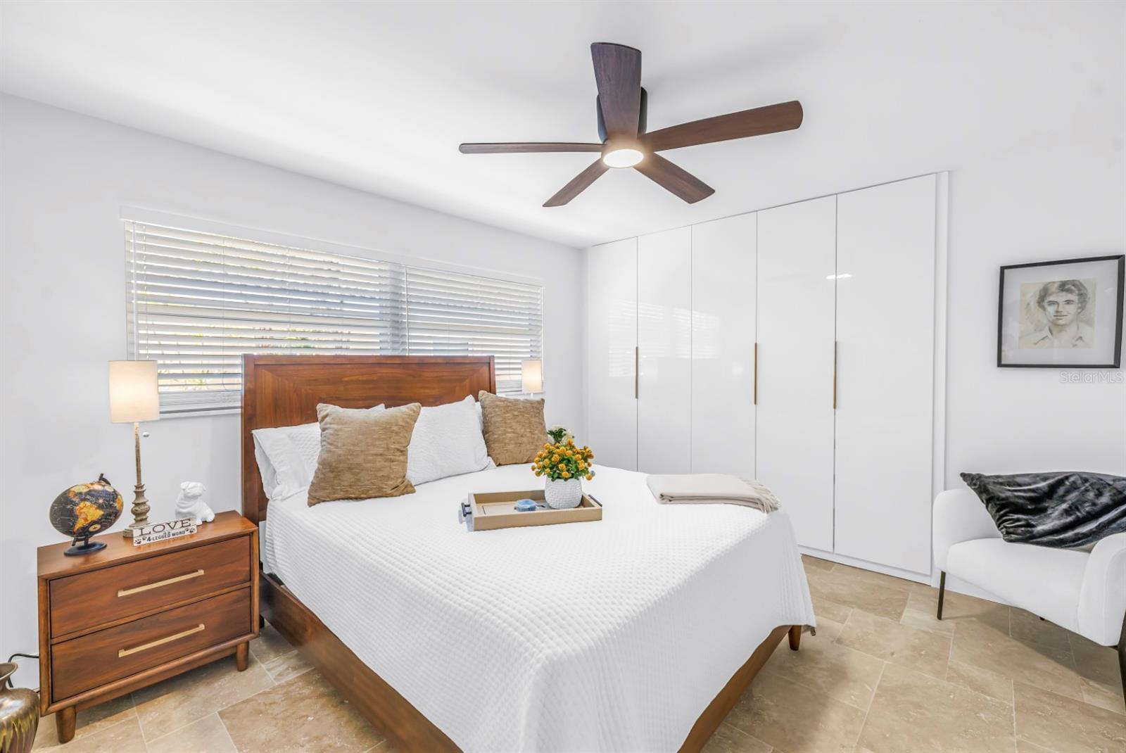 Listing photo id 38 for 795 Capri Boulevard