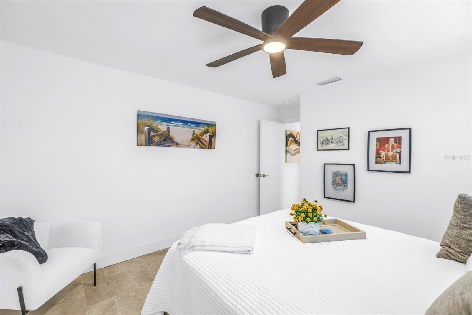 Listing photo id 39 for 795 Capri Boulevard