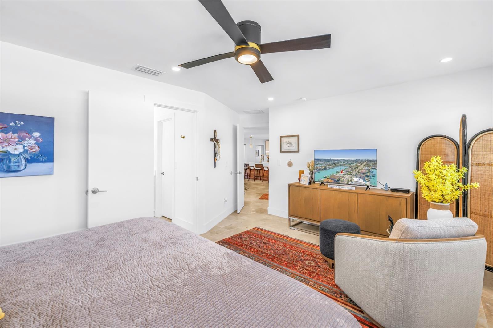 Listing photo id 42 for 795 Capri Boulevard