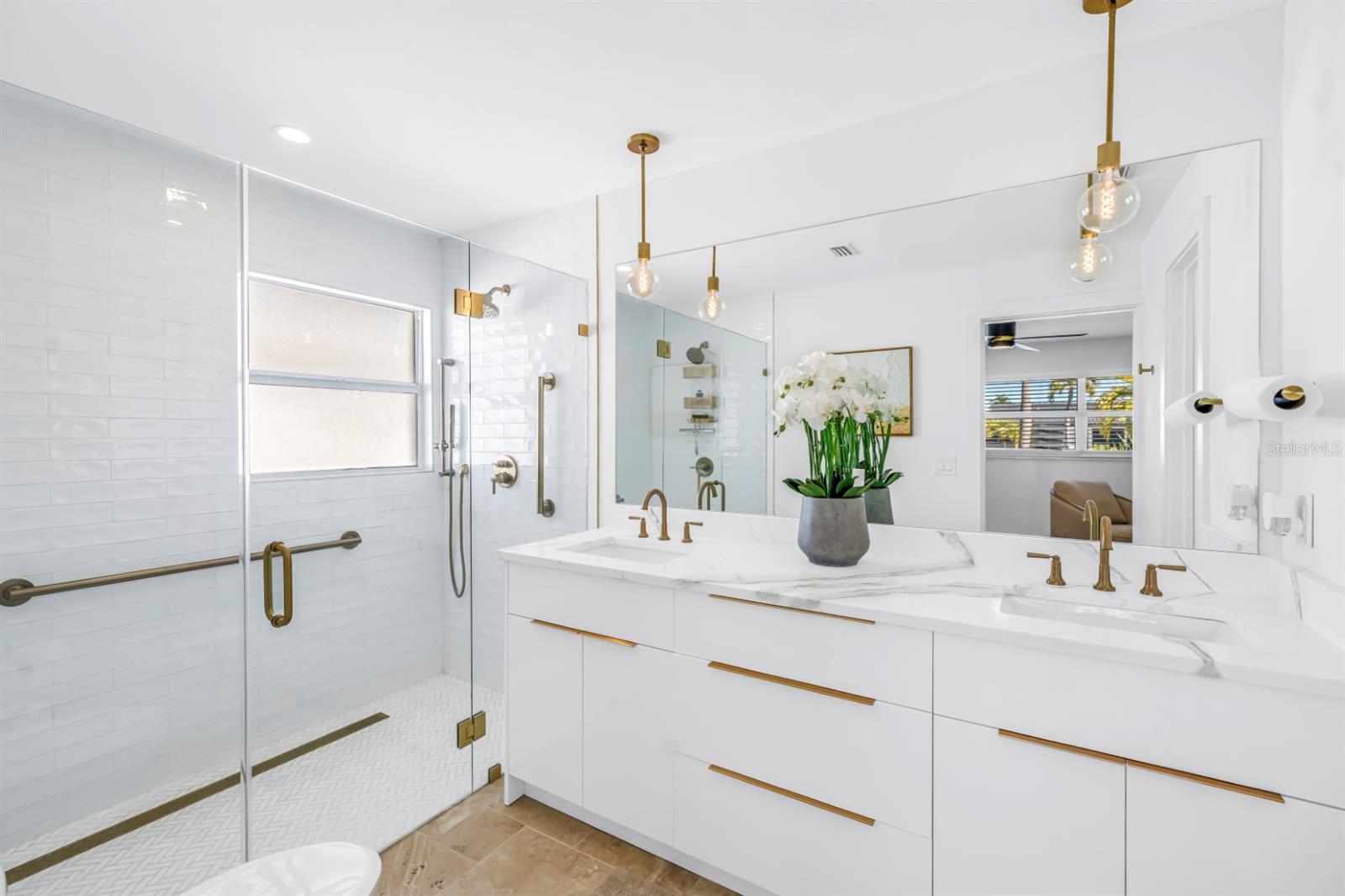 Listing photo id 43 for 795 Capri Boulevard