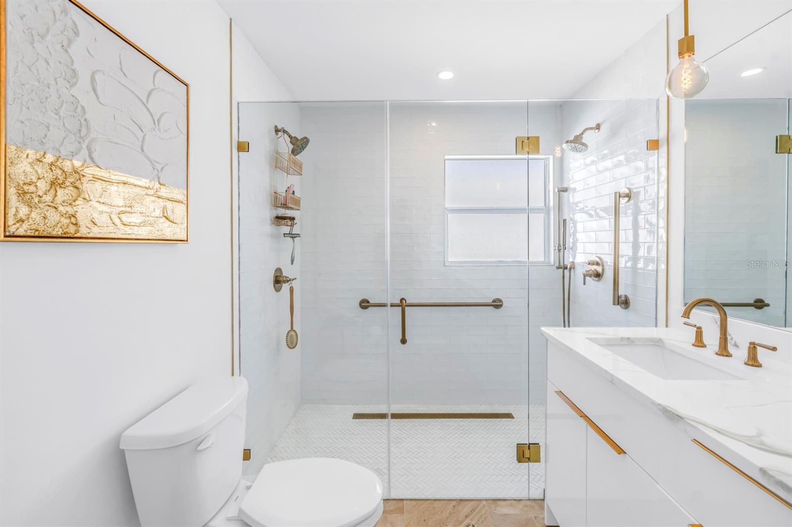 Listing photo id 44 for 795 Capri Boulevard