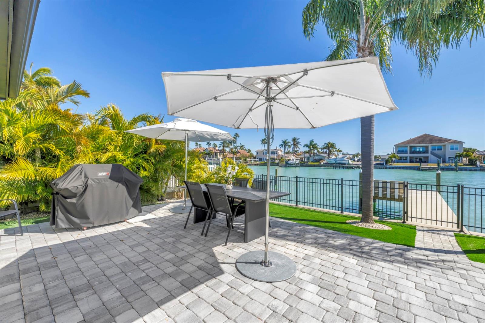 Listing photo id 50 for 795 Capri Boulevard