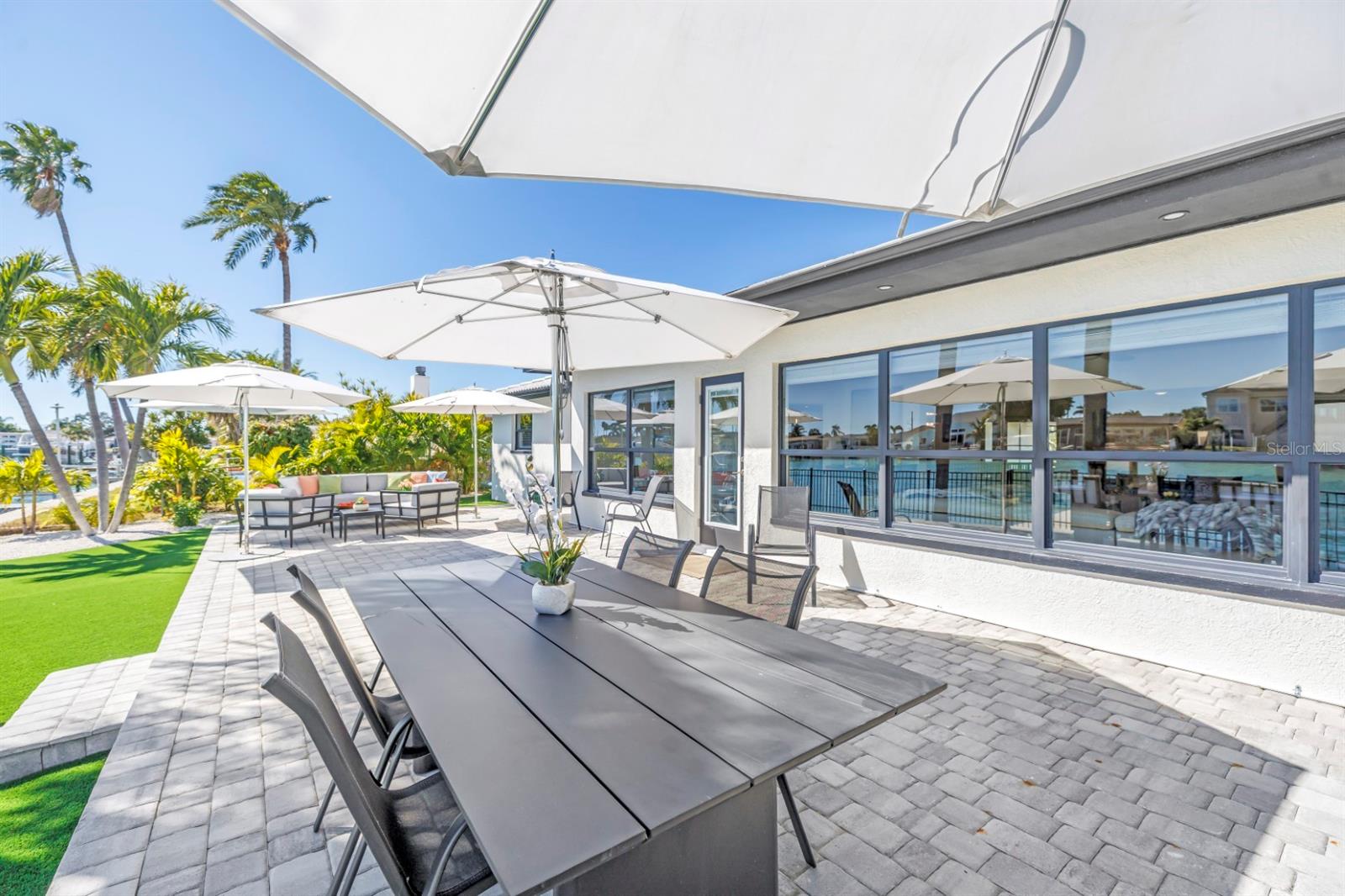 Listing photo id 52 for 795 Capri Boulevard