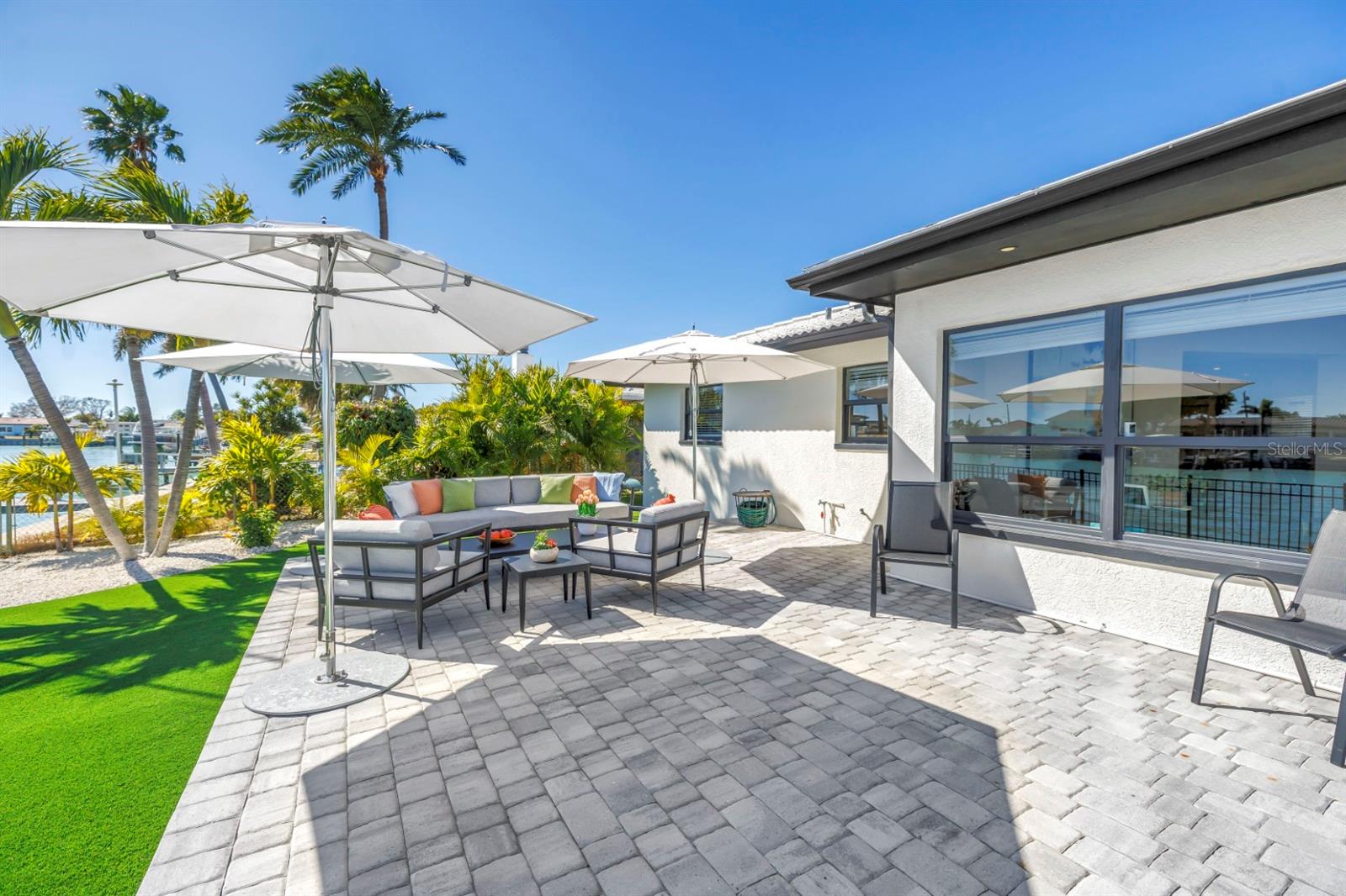 Listing photo id 54 for 795 Capri Boulevard