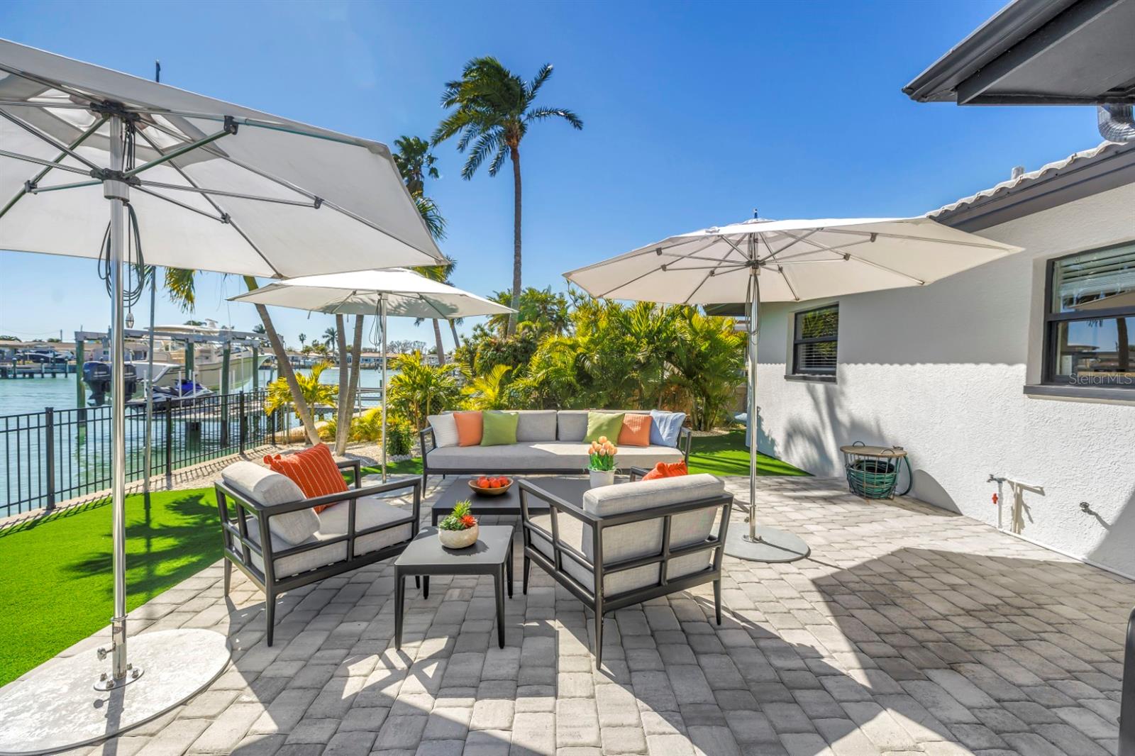 Listing photo id 55 for 795 Capri Boulevard