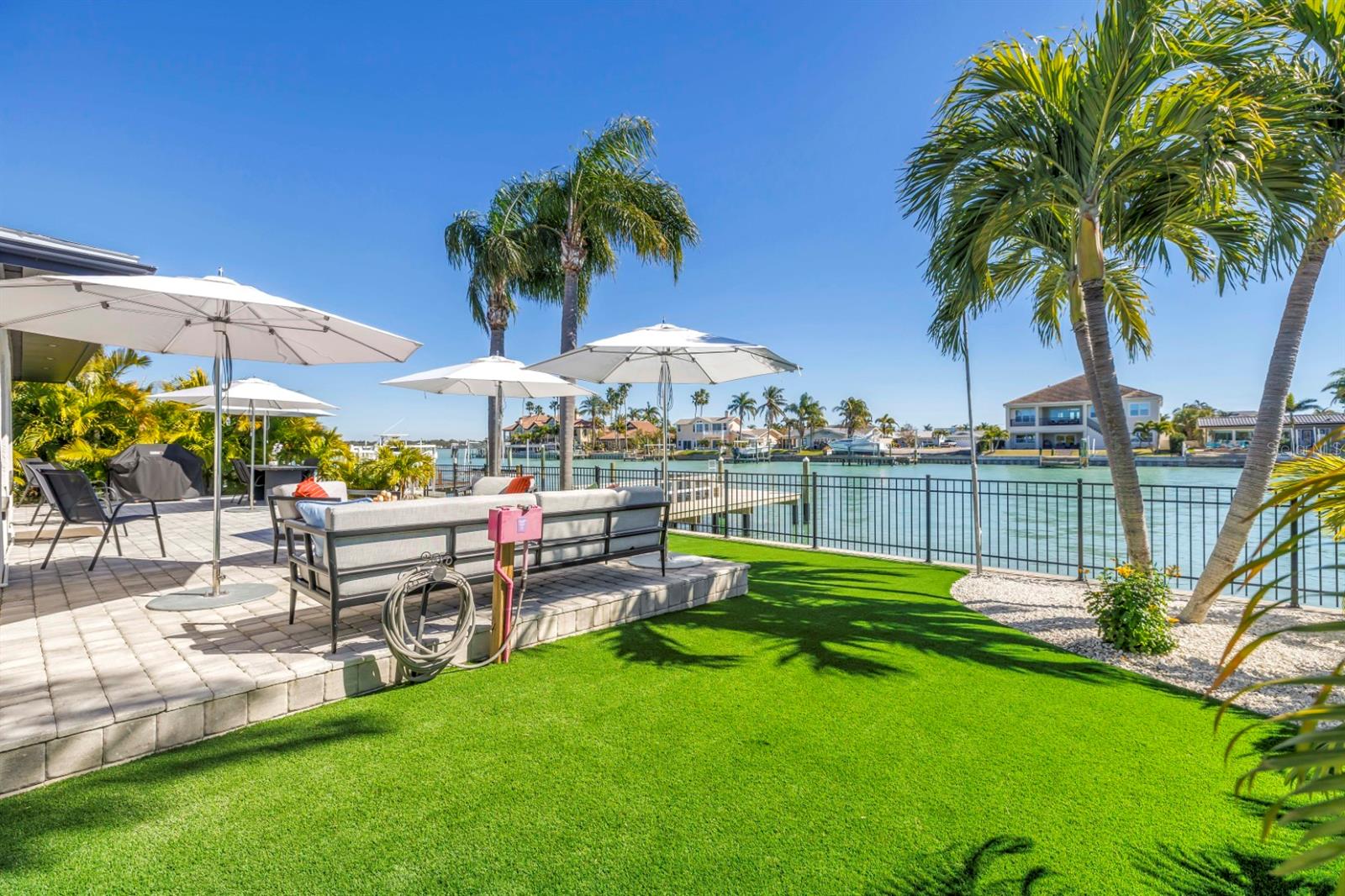 Listing photo id 59 for 795 Capri Boulevard