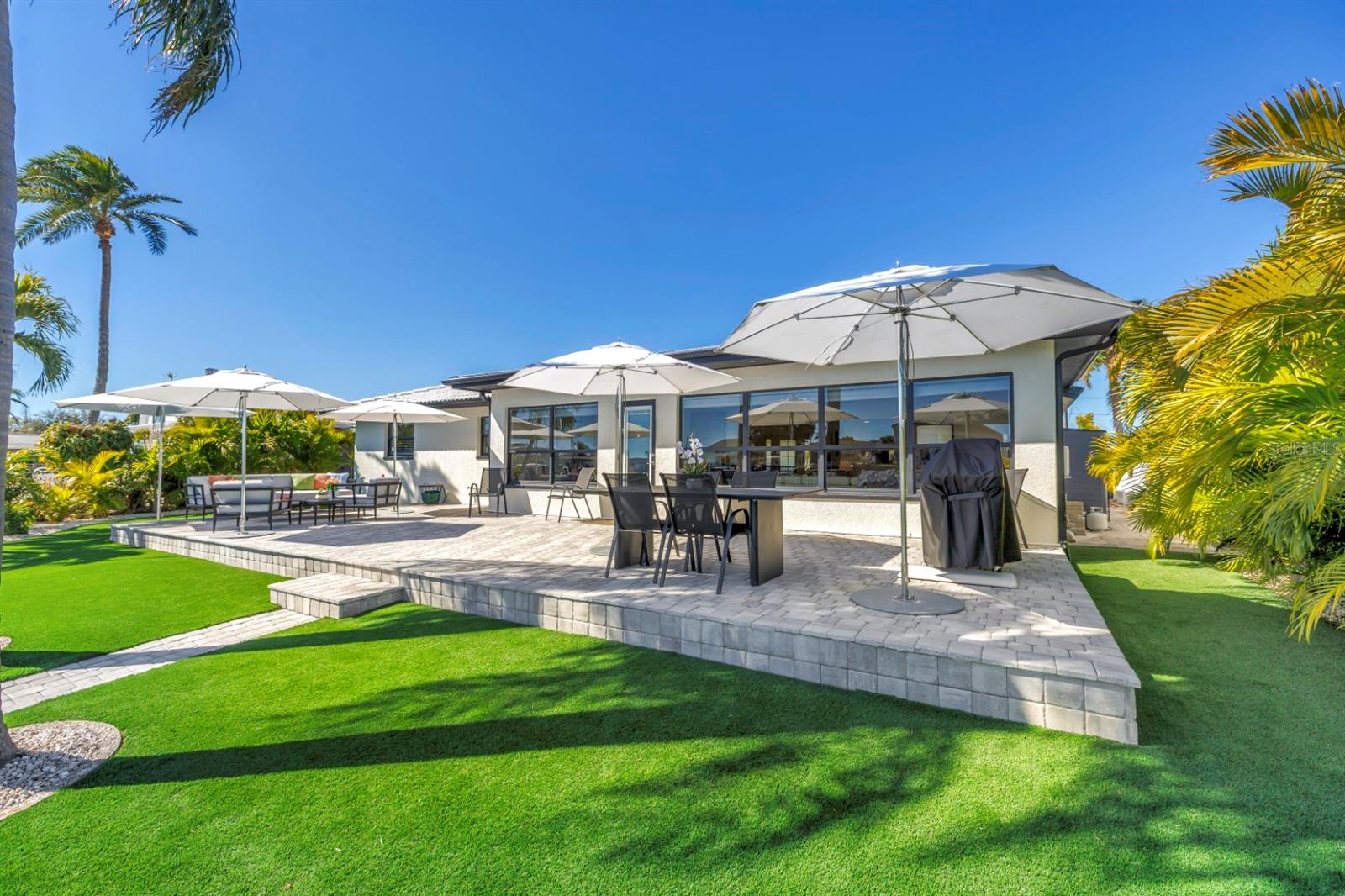 Listing photo id 62 for 795 Capri Boulevard