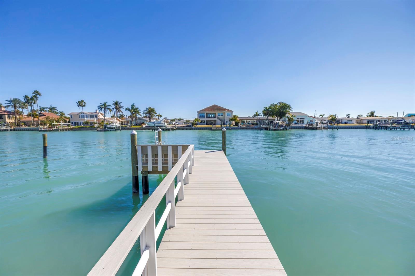 Listing photo id 63 for 795 Capri Boulevard