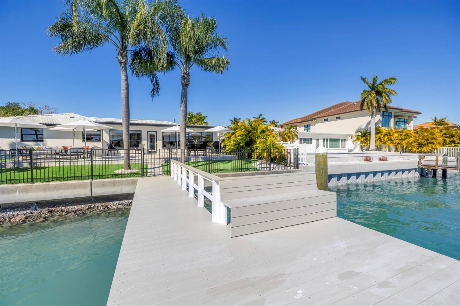 Listing photo id 66 for 795 Capri Boulevard