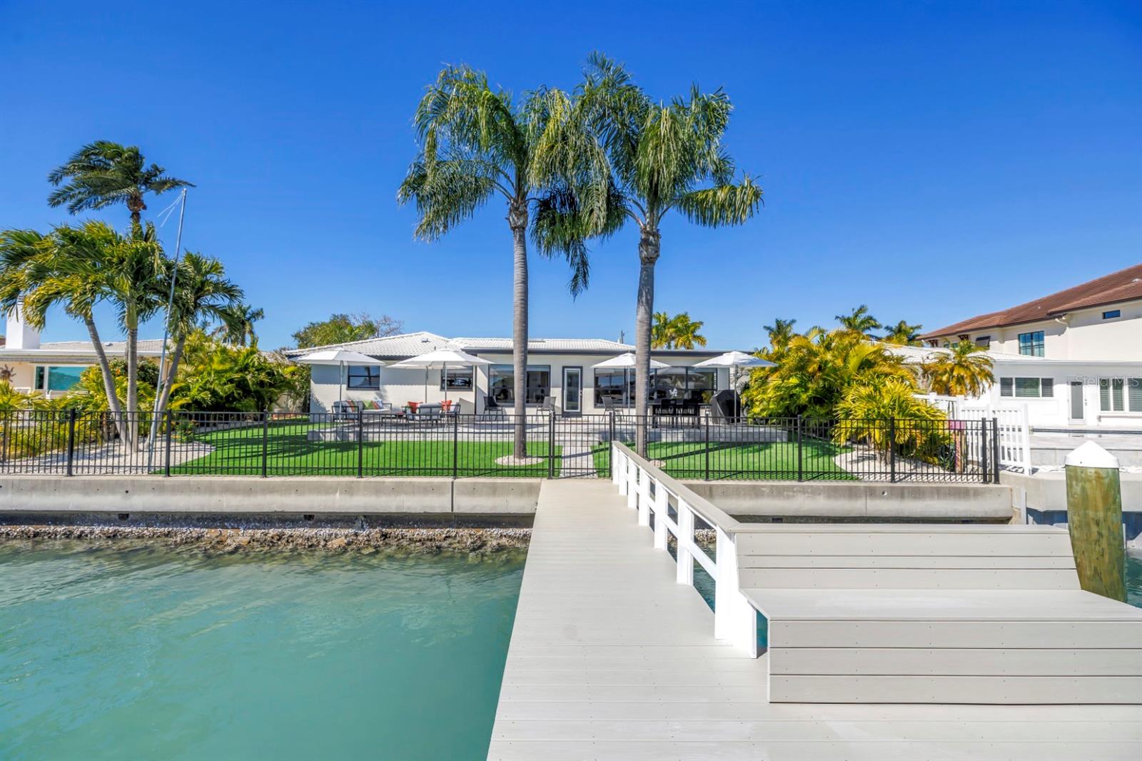 Listing photo id 67 for 795 Capri Boulevard