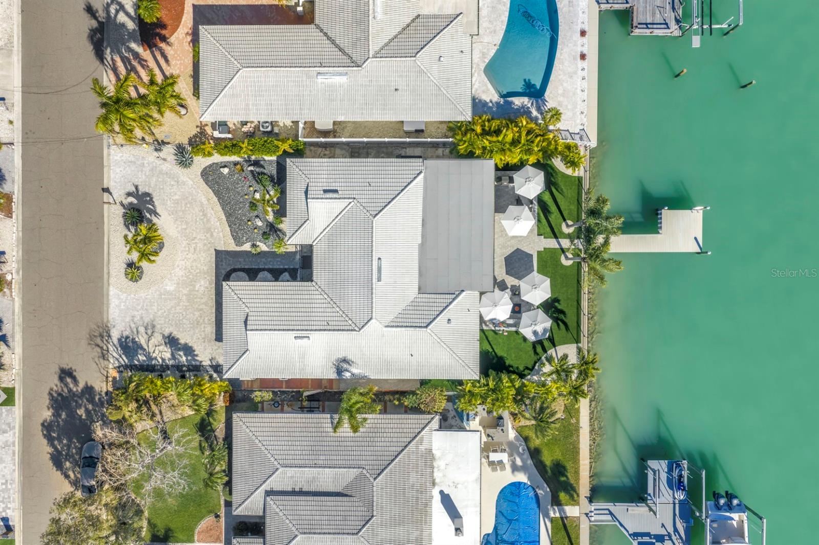 Listing photo id 68 for 795 Capri Boulevard