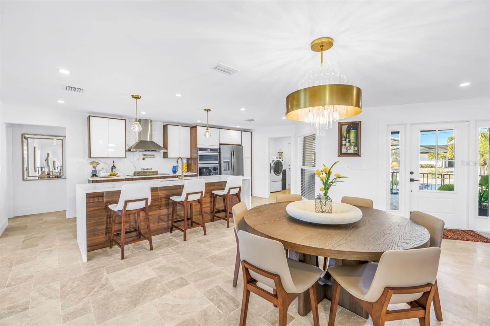 Listing photo id 7 for 795 Capri Boulevard