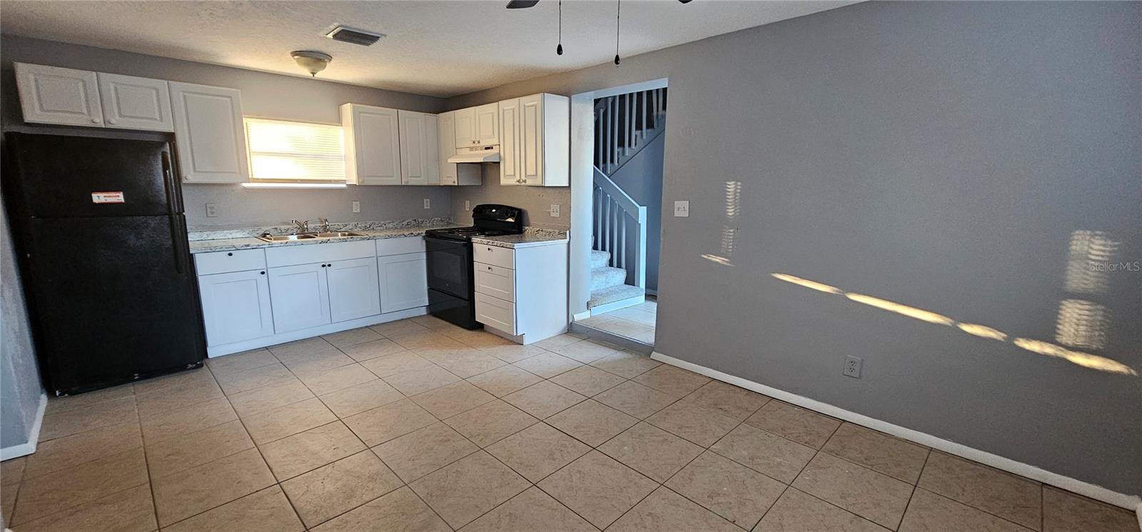 Listing photo id 7 for 760 17th Avenue S