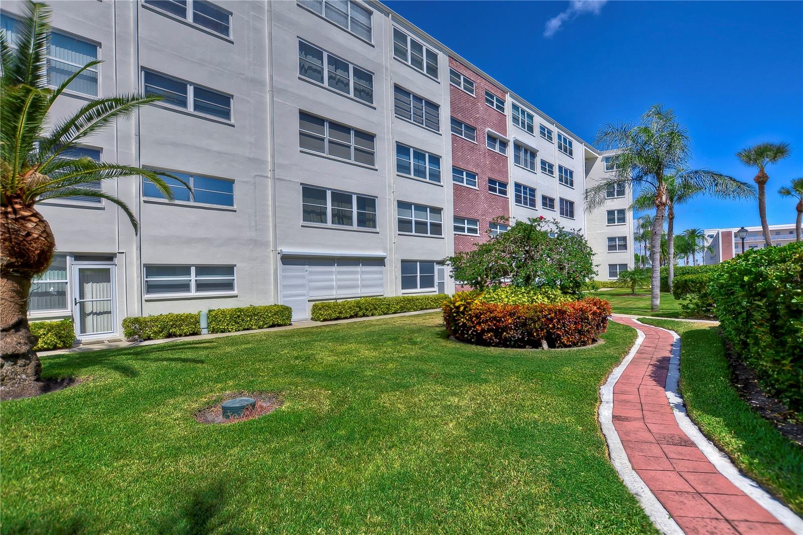 Image 30 of 35 For 5575 Gulf Boulevard 323