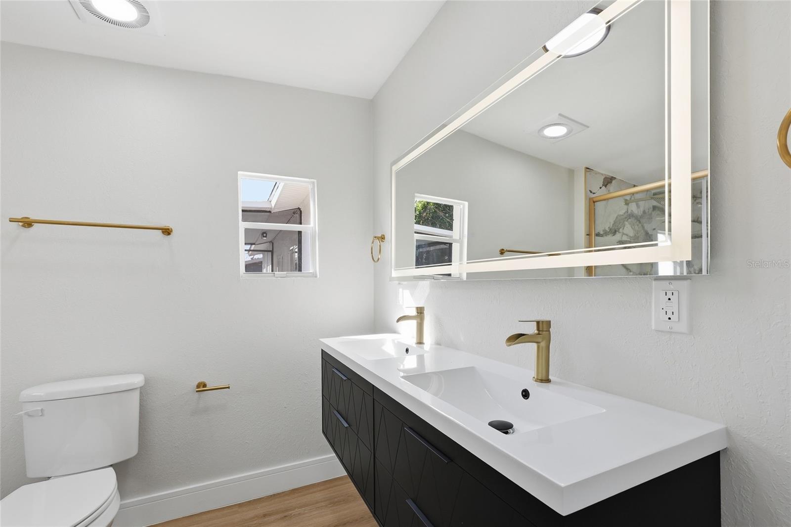 Image 18 of 31 For 5550 5th Way S