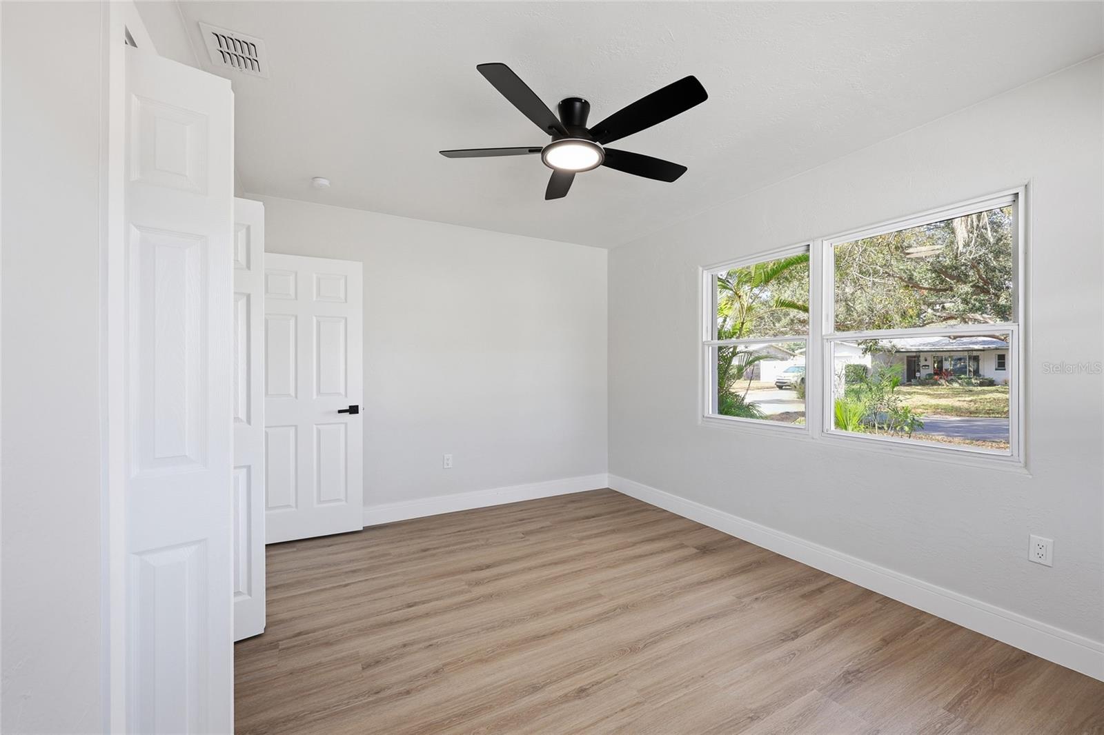 Image 22 of 31 For 5550 5th Way S