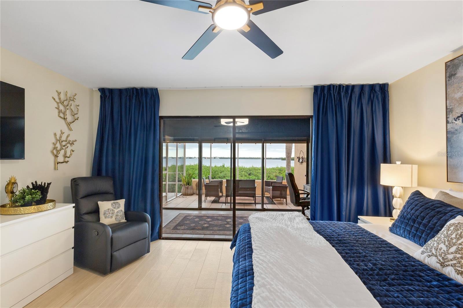 Image 20 of 49 For 3887 Catalina Drive