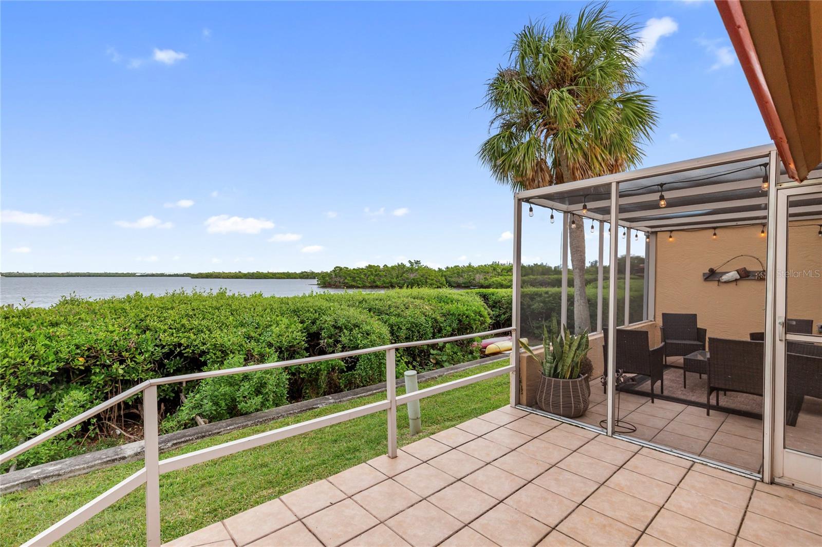 Image 32 of 49 For 3887 Catalina Drive