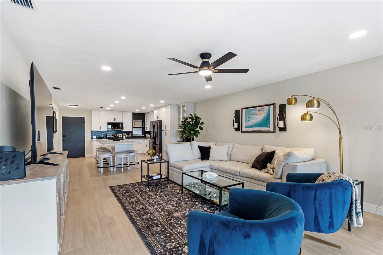 Image 33 of 49 For 3887 Catalina Drive