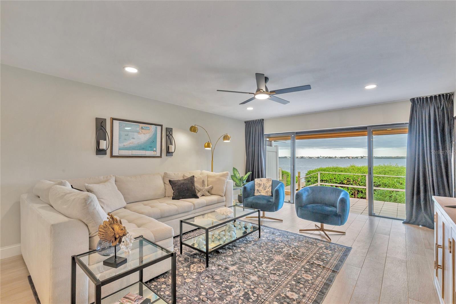 Image 36 of 49 For 3887 Catalina Drive