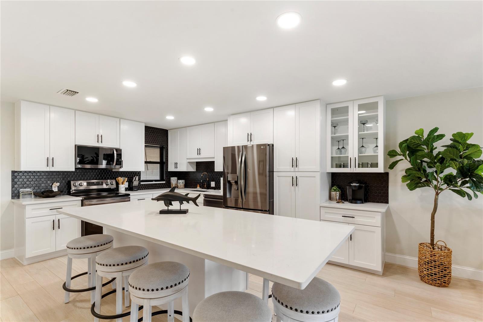 Image 39 of 49 For 3887 Catalina Drive