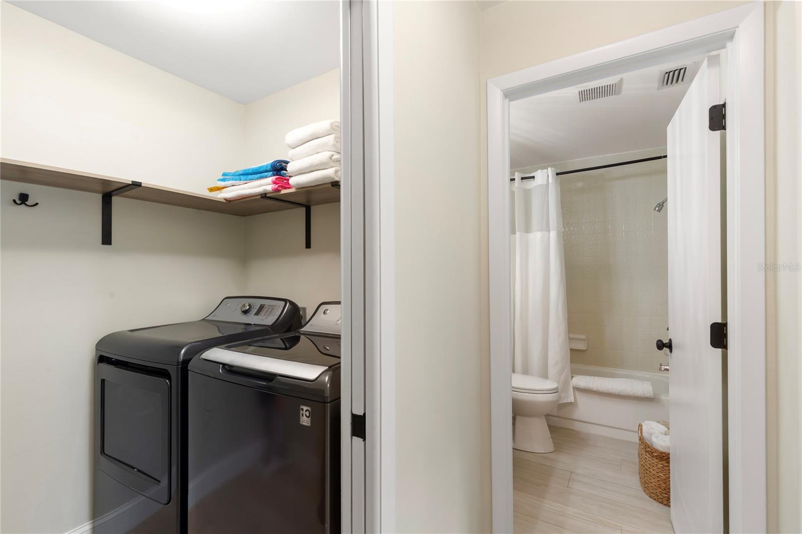 Image 5 of 49 For 3887 Catalina Drive