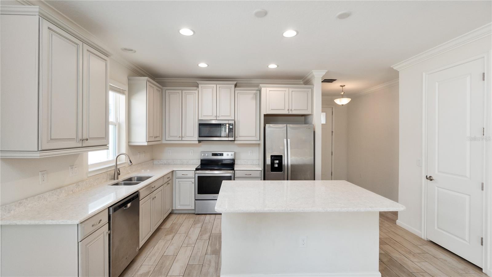 Image 10 of 40 For 10729 Planer Picket Drive