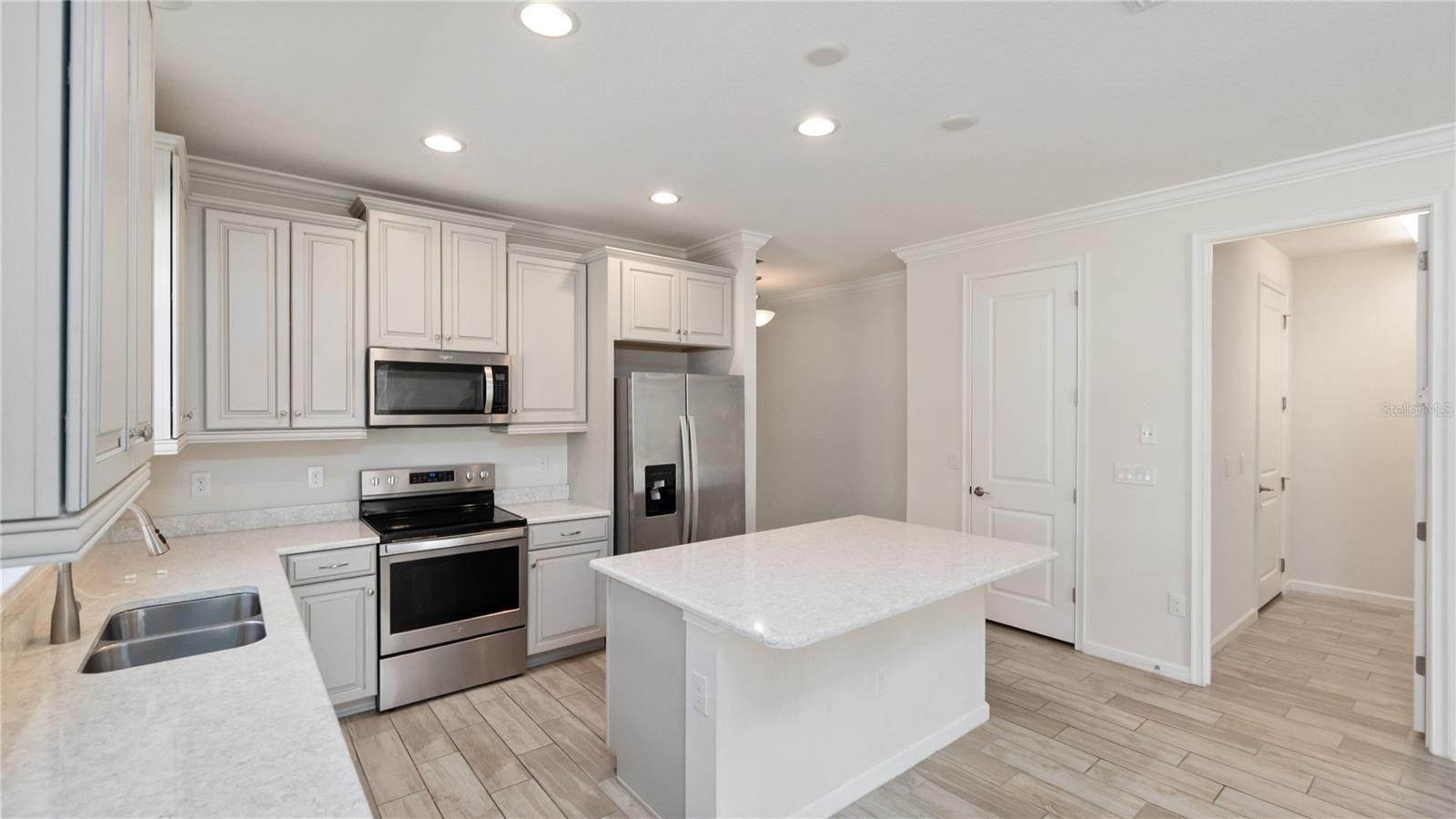 Image 11 of 40 For 10729 Planer Picket Drive