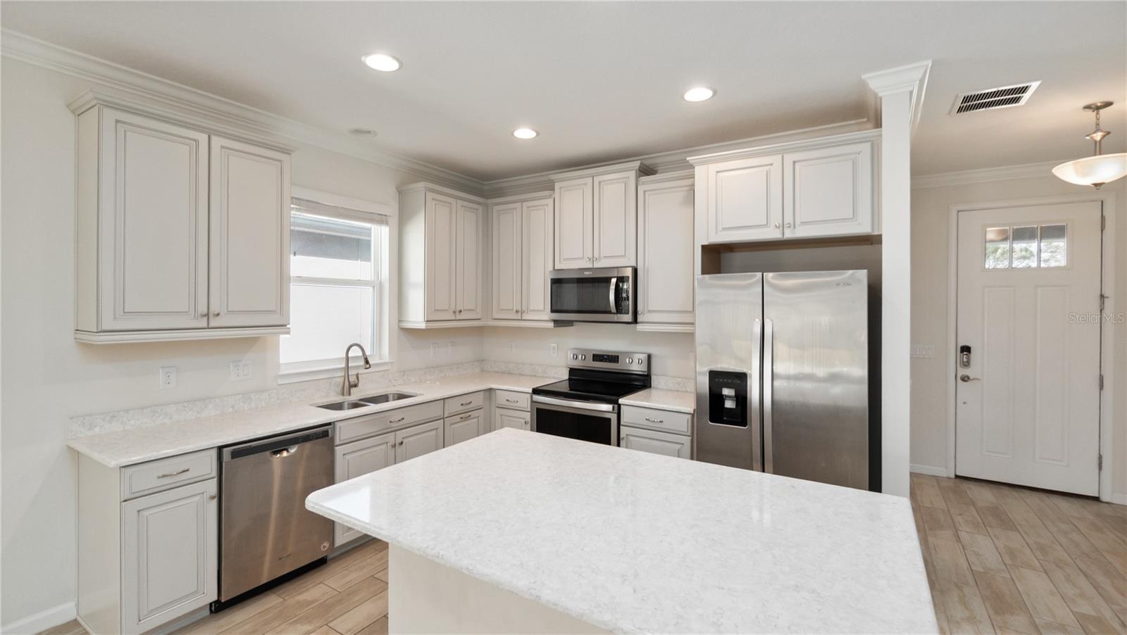 Image 9 of 40 For 10729 Planer Picket Drive