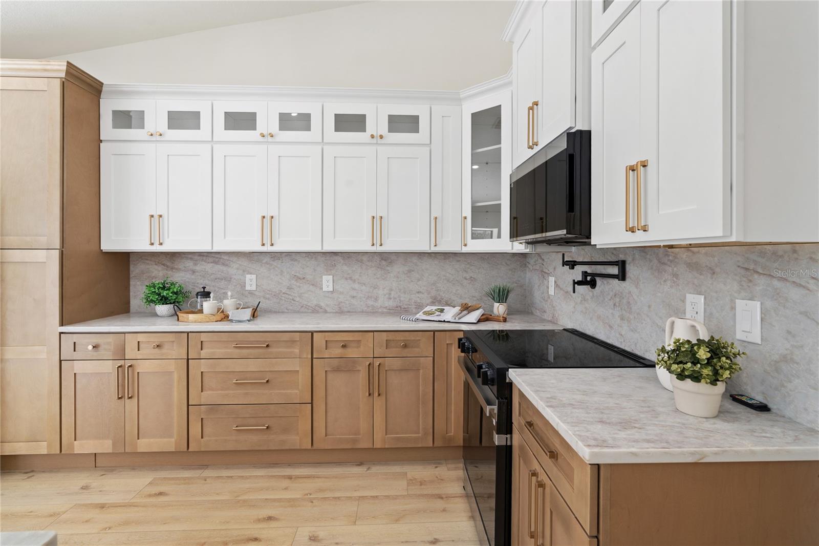 Image 11 of 41 For 346 Carson Lane