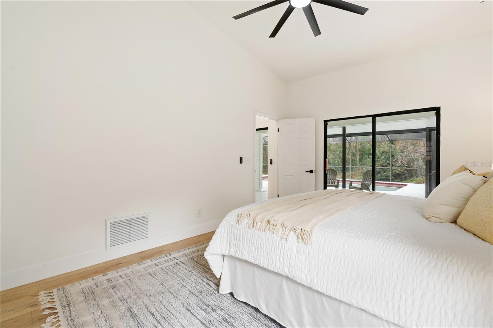 Image 18 of 41 For 346 Carson Lane