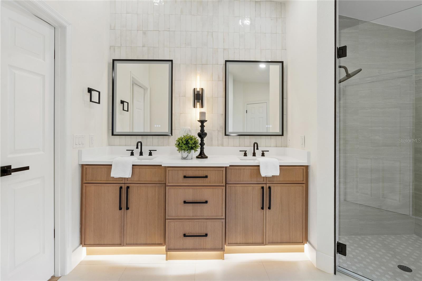 Image 20 of 41 For 346 Carson Lane