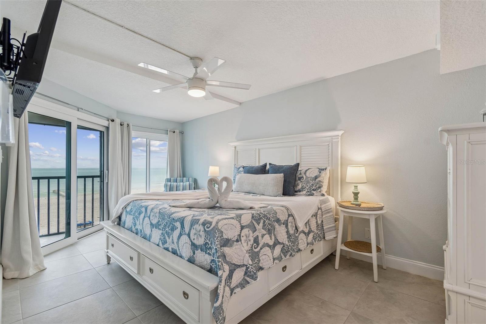Listing photo id 11 for 14600 Gulf Boulevard 102