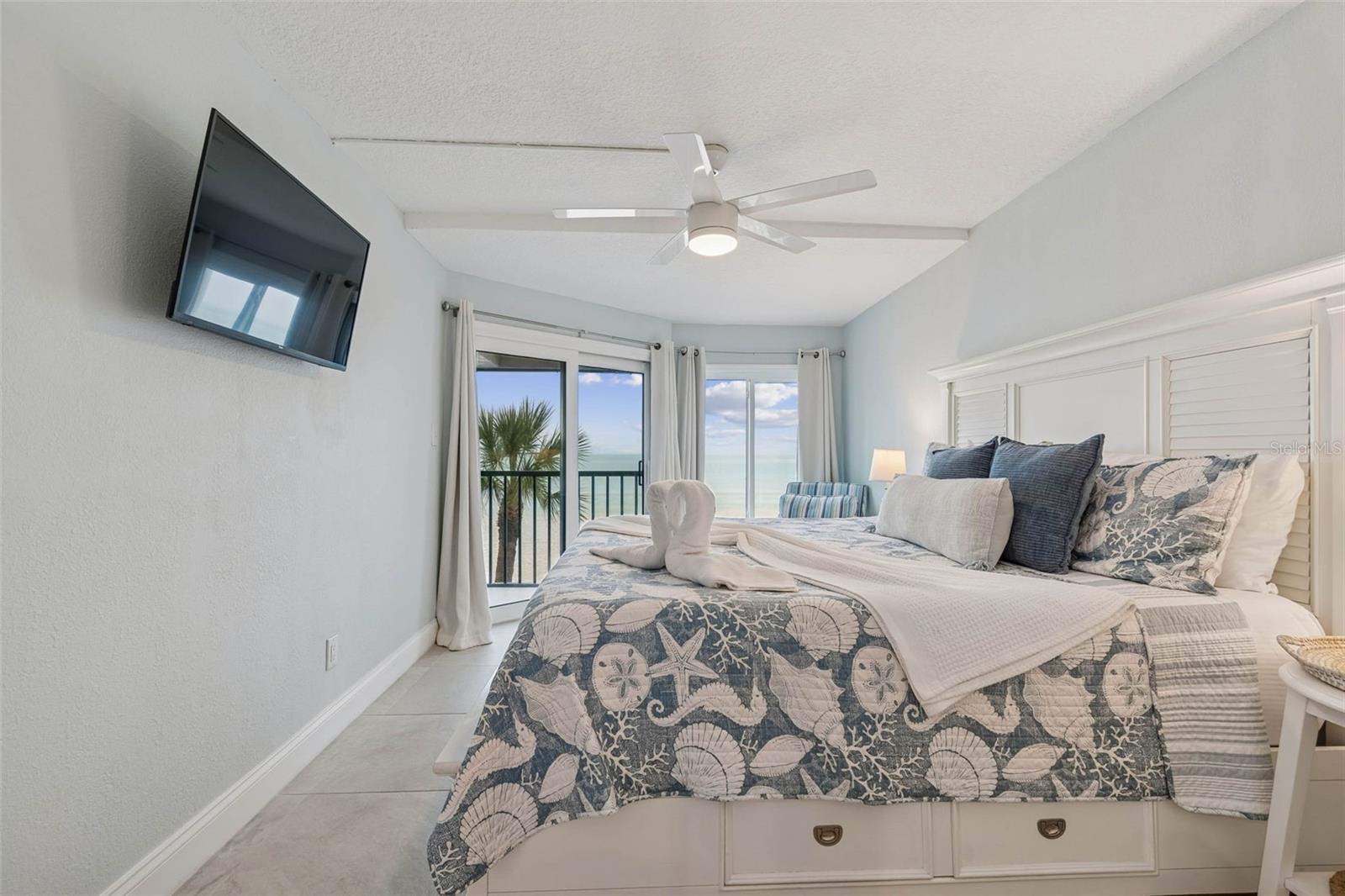 Listing photo id 12 for 14600 Gulf Boulevard 102