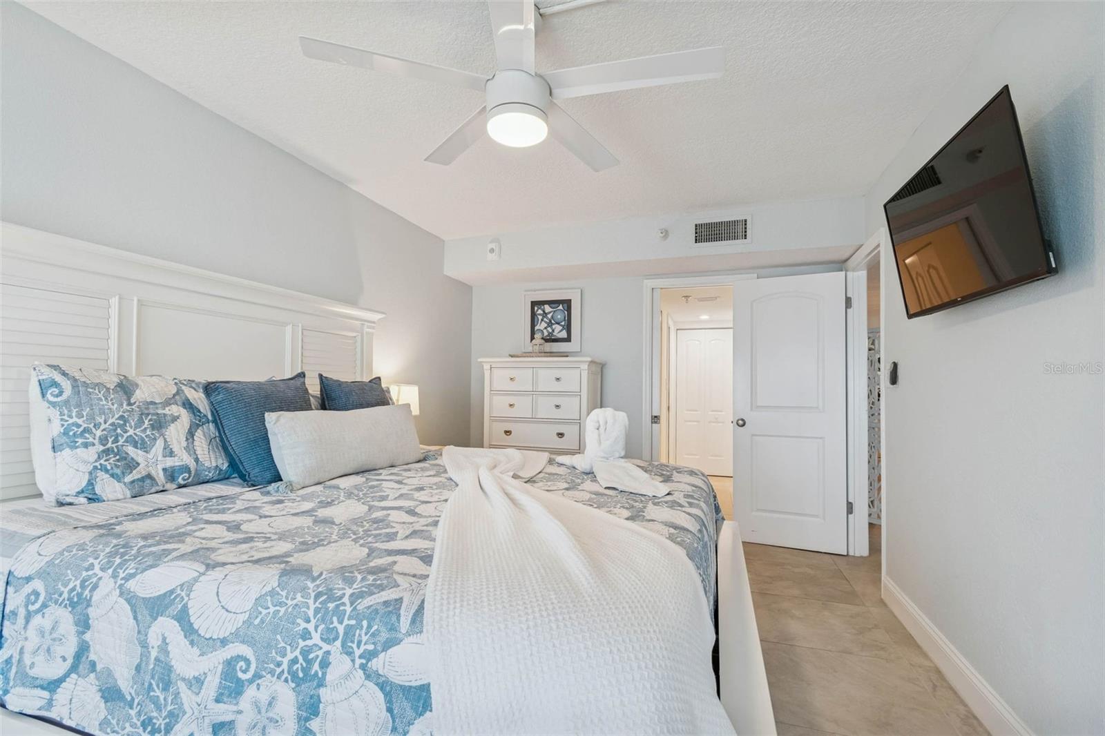 Listing photo id 13 for 14600 Gulf Boulevard 102