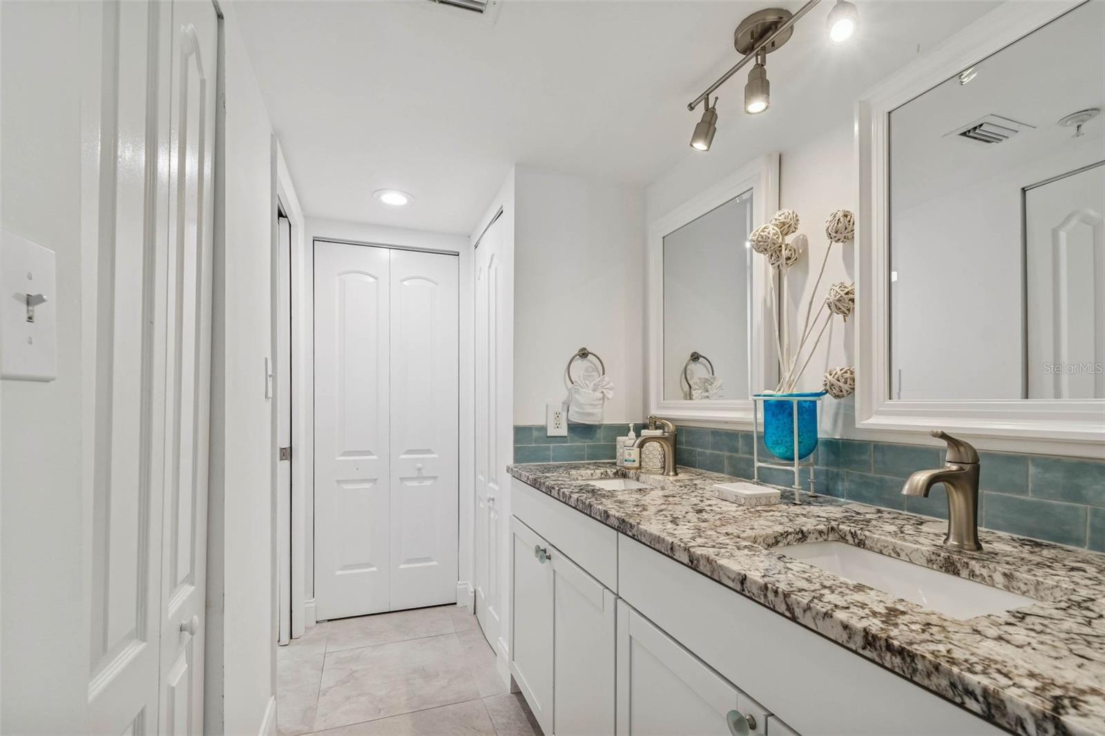 Listing photo id 14 for 14600 Gulf Boulevard 102