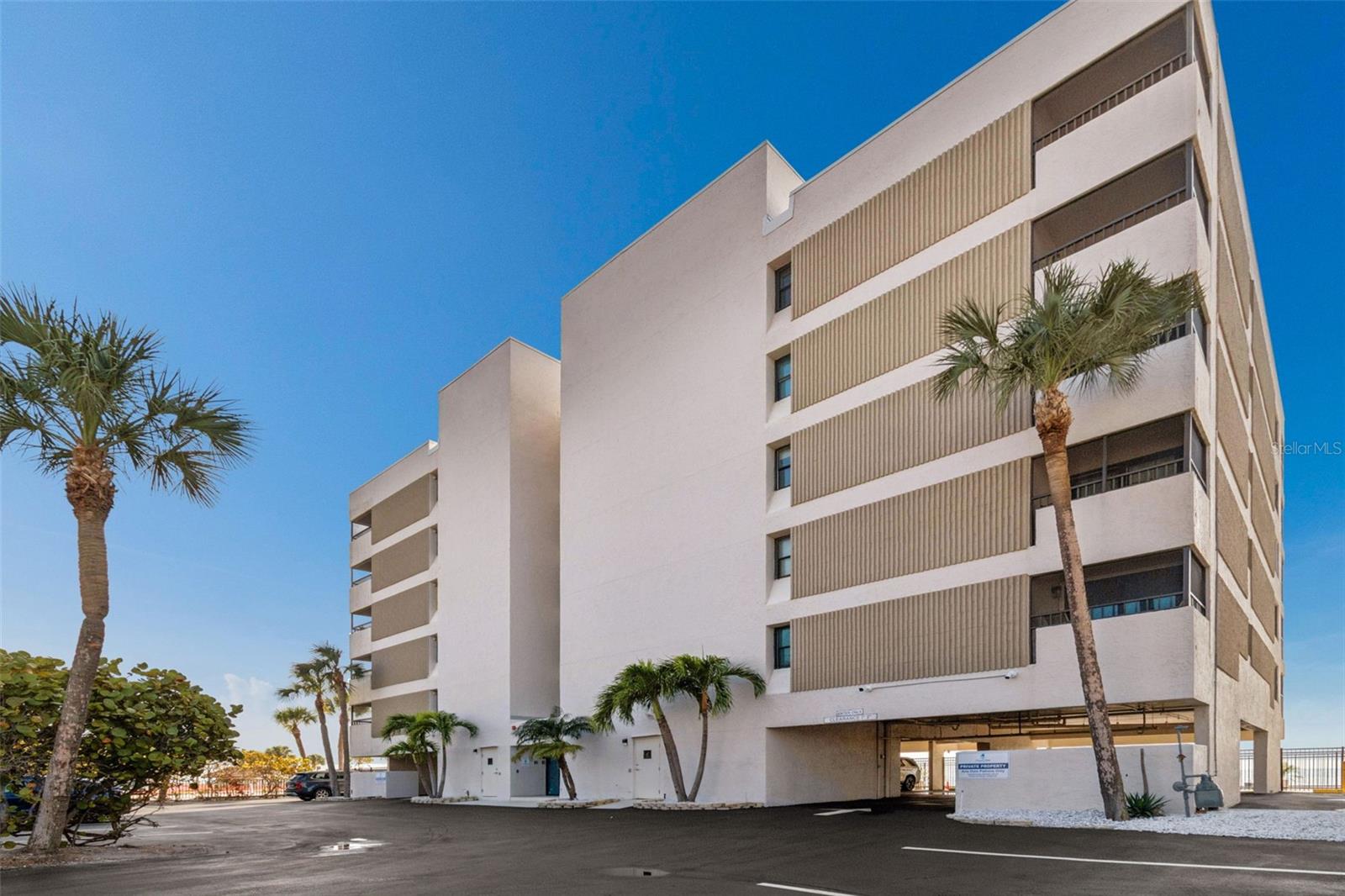 Listing photo id 40 for 14600 Gulf Boulevard 102