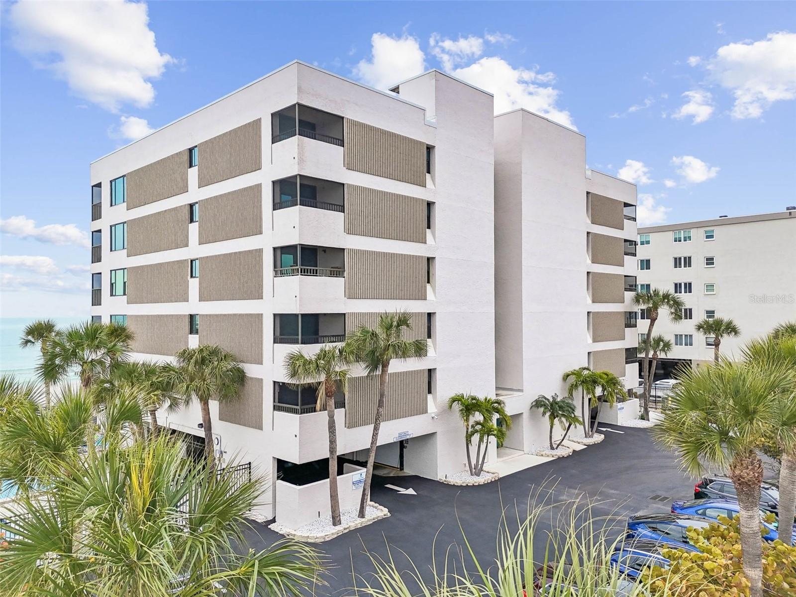 Listing photo id 41 for 14600 Gulf Boulevard 102