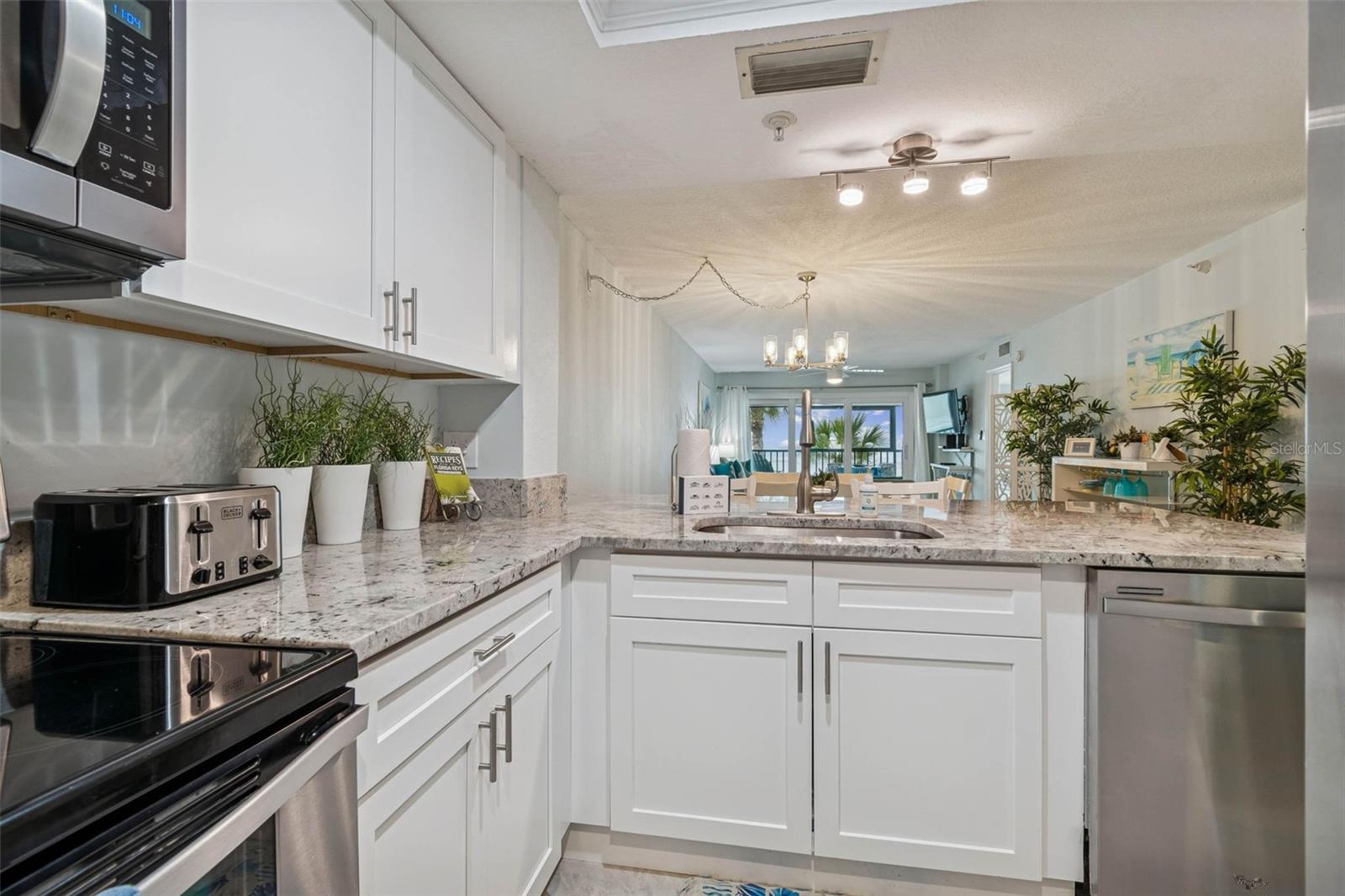 Listing photo id 3 for 14600 Gulf Boulevard 102