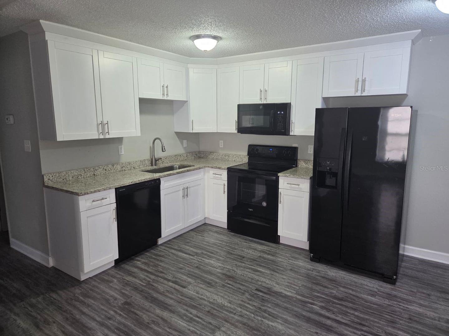 Image 3 of 9 For 2322 Saint John Street B