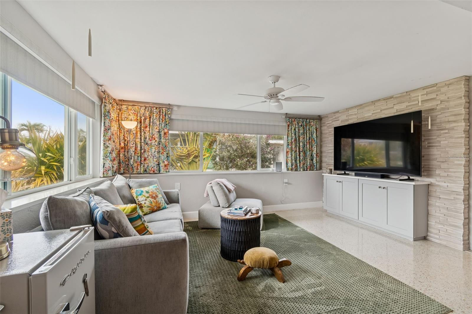 Image 19 of 85 For 2427 Baywood Drive W