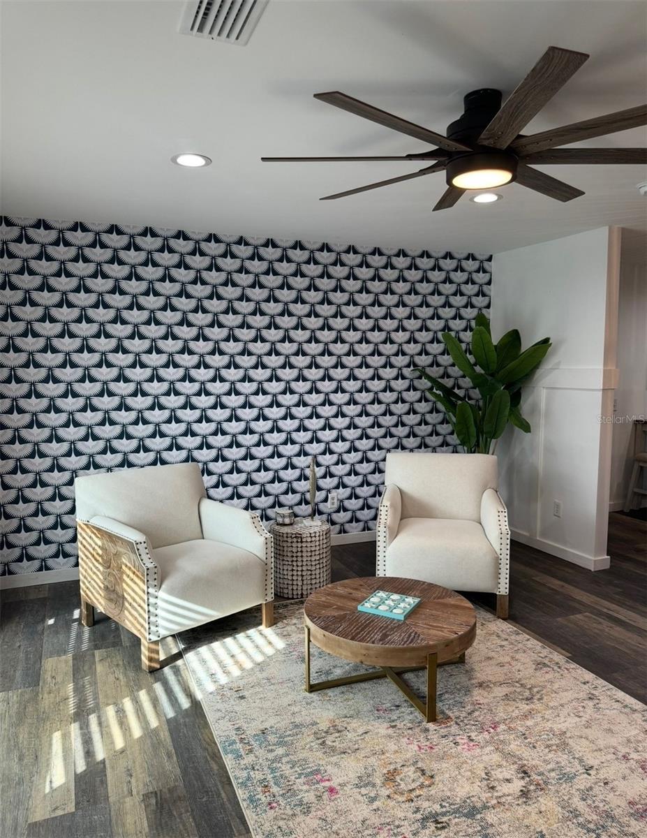 Image 10 of 25 For 924 Division Street