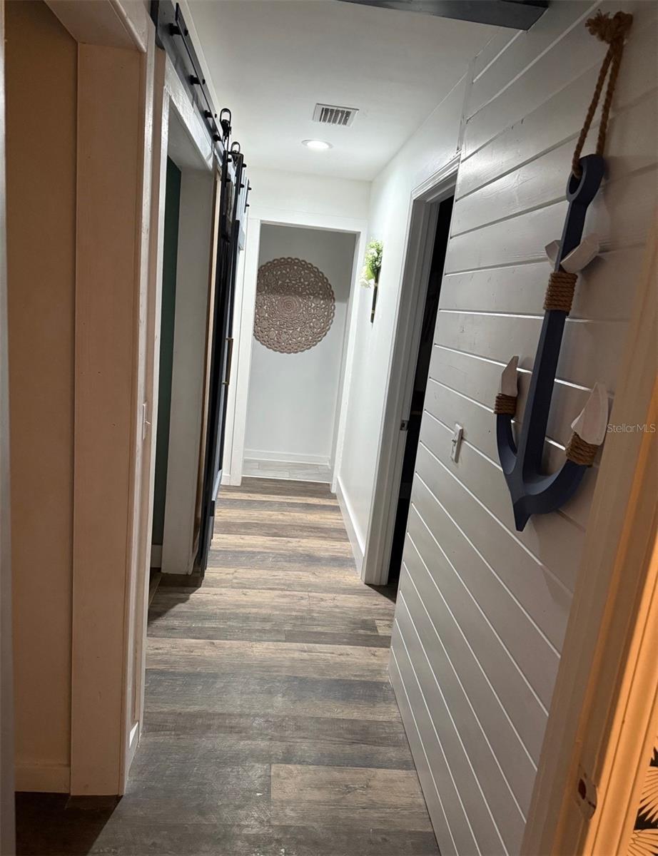 Image 11 of 25 For 924 Division Street