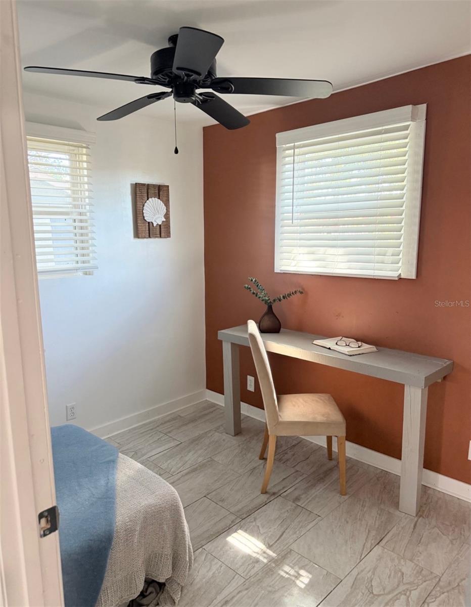 Image 13 of 25 For 924 Division Street