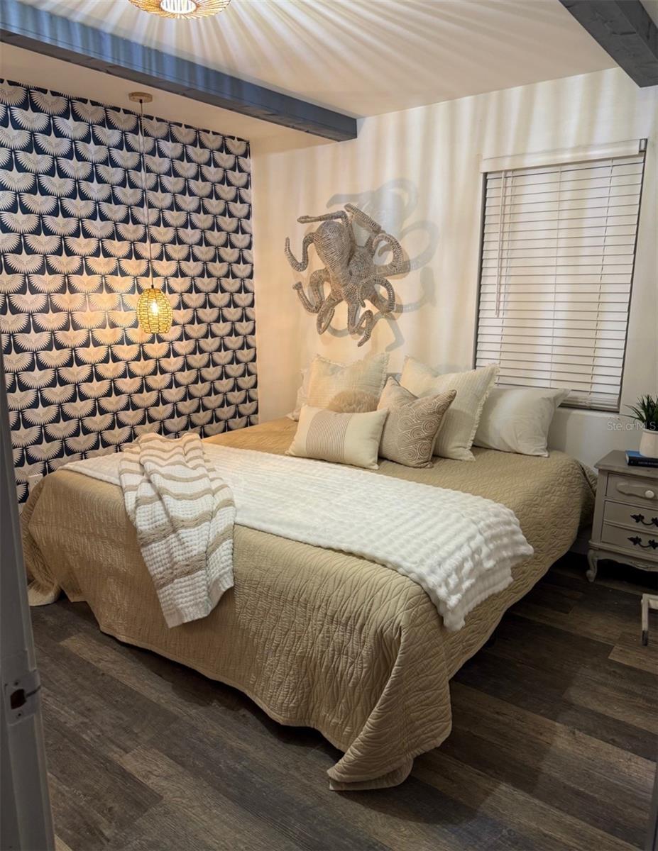 Image 15 of 25 For 924 Division Street