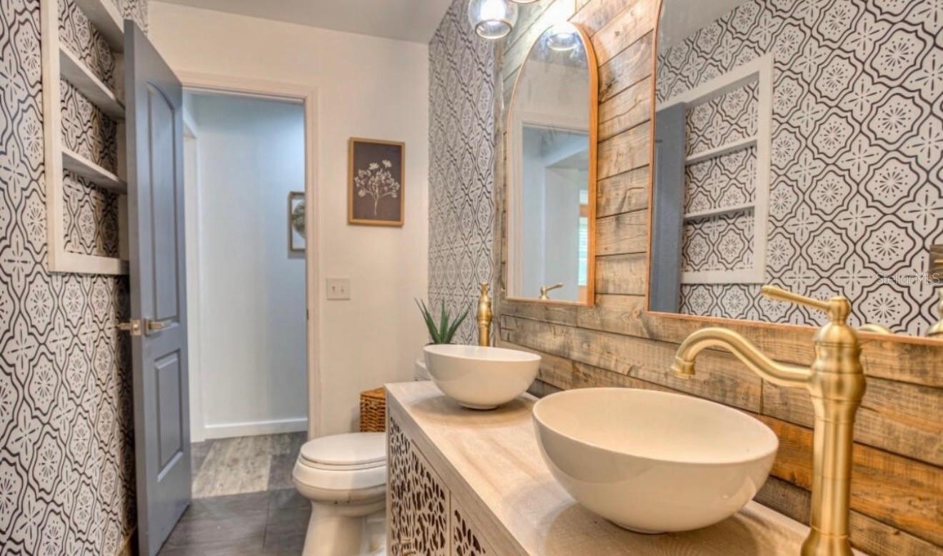 Image 19 of 25 For 924 Division Street