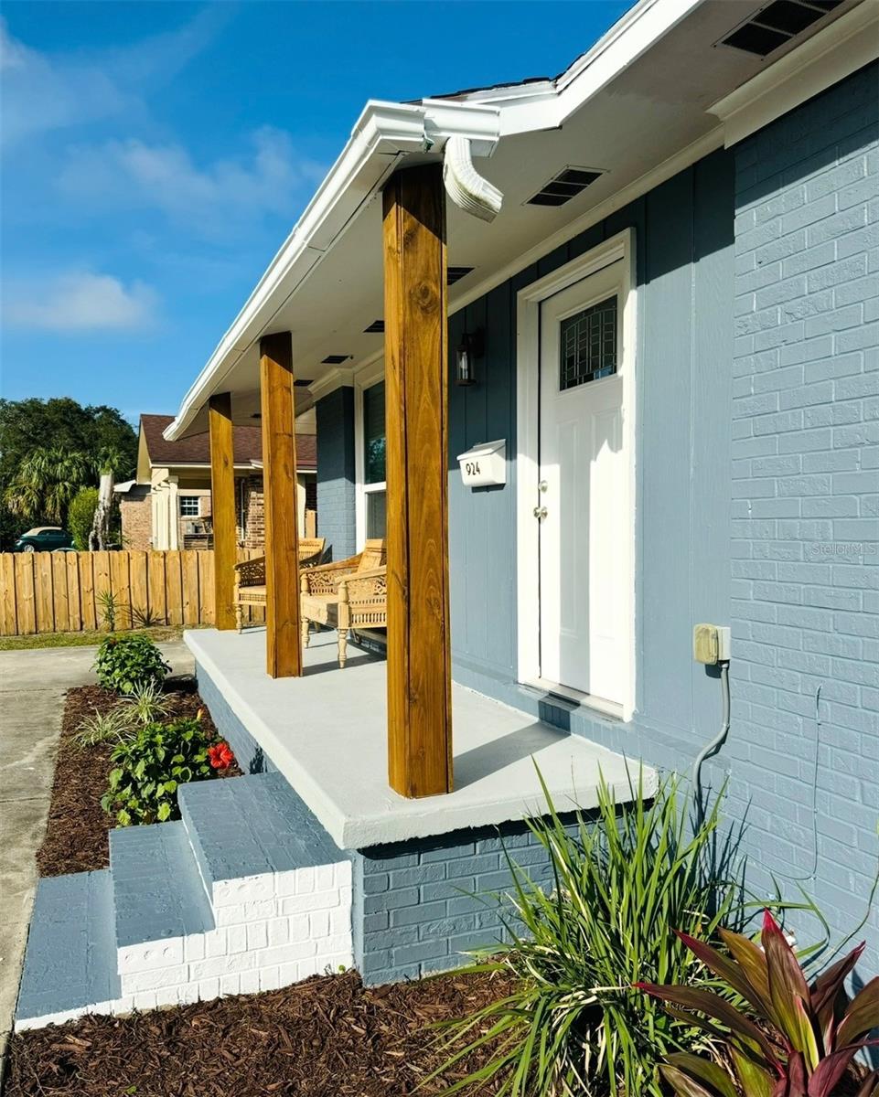 Image 2 of 25 For 924 Division Street